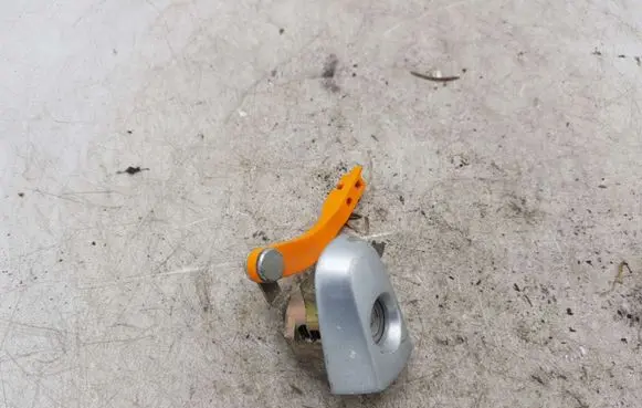 Toyota Corolla Verso E121 Front door lock (next to the handle) NOCODE
