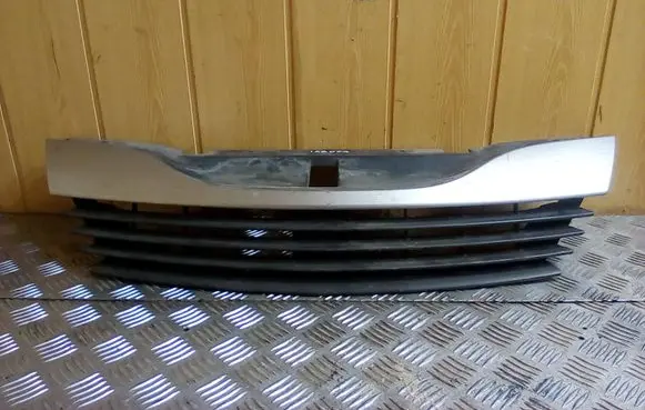 Front bumper upper radiator grill