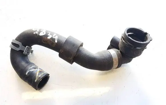 Engine coolant pipe/hose