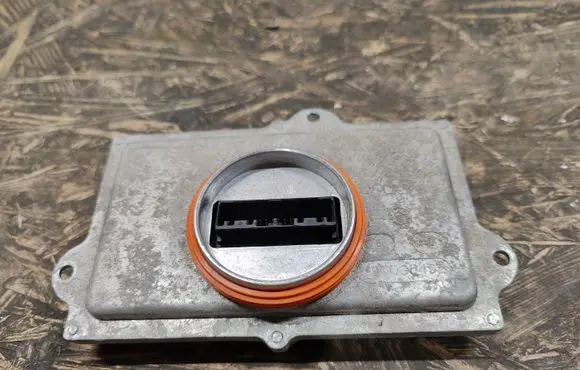 Ford Fusion II LED ballast control module 90087685