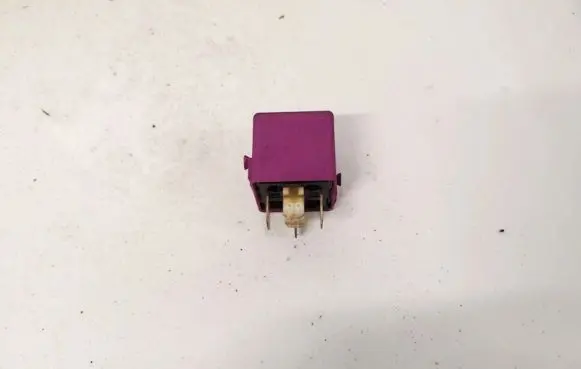BMW 5 E39 Other relay 61361388911 v23134-e59-x107
