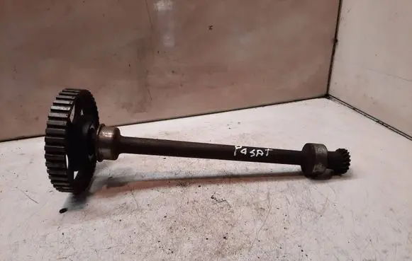 Volkswagen PASSAT B4 Camshaft 053115019