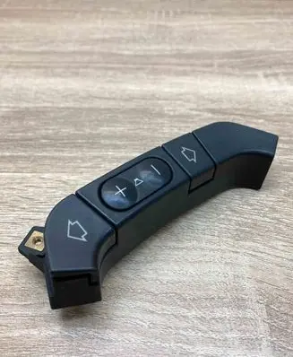 BMW 5 E39 Steering wheel buttons/switches 8368700