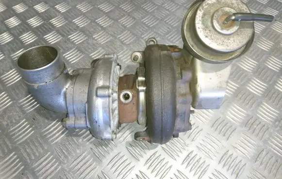 Toyota Avensis T250 Turbo 172010R020