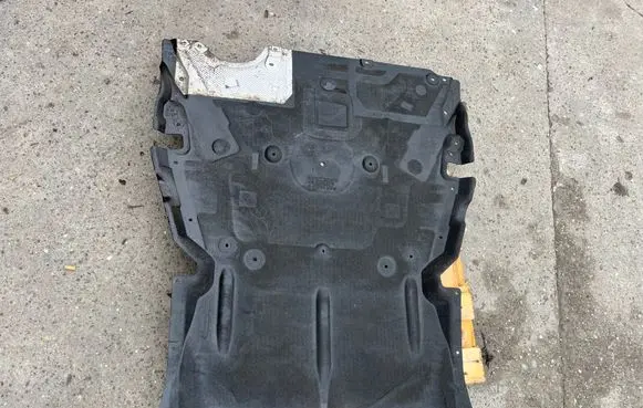 BMW 1 F20 F21 Engine splash shield/under tray 7486952 51164310