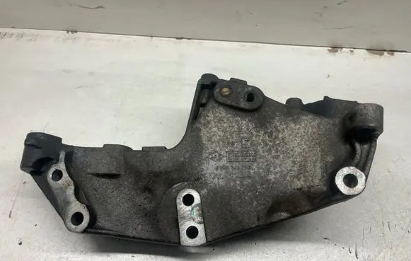 Opel Vivaro Engine mounting bracket 8200741758