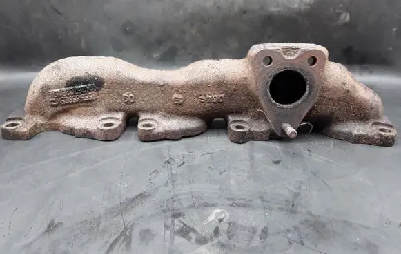 Opel Insignia A Exhaust manifold 55565985 428702815