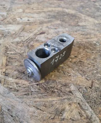 Air conditioning (A/C) expansion valve