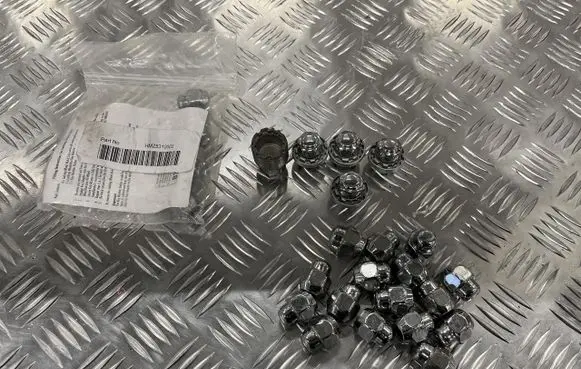 Hyundai Ioniq 5 Anti-theft wheel nuts and lock PU13787
