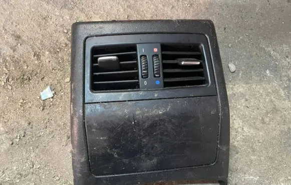 BMW 3 E90 E91 Rear air vent grill 25171601 7132382
