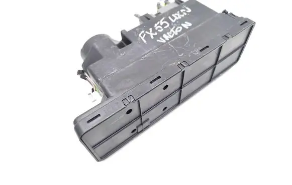 Chrysler Crossfire Central locking vacuum pump 1708000848