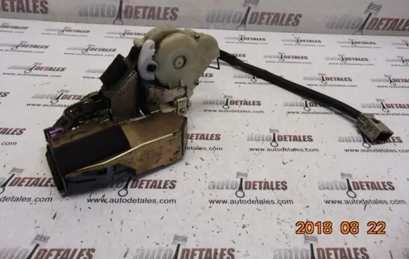Honda CR-V Front door lock