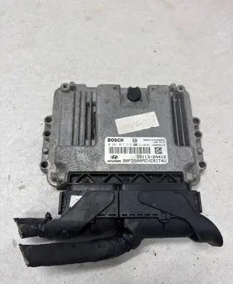 Hyundai i30 Engine control unit/module 391132A412 0281017212