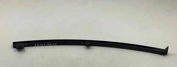 Toyota Prius (XV60) Rear door window/glass frame