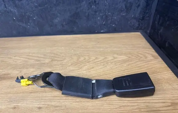 Mercedes-Benz C W204 Rear seatbelt buckle A2048600469