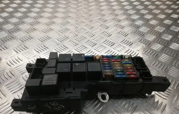 Volvo V70 Fuse module 8637841