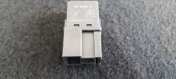 Volvo S40, V40 Other relay MB953382 A1001-X7