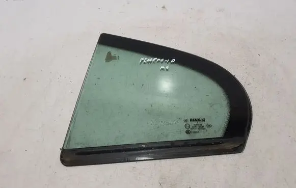 Renault Fluence Rear vent window glass 822210011R