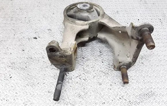 Toyota Avensis T250 Engine mount bracket