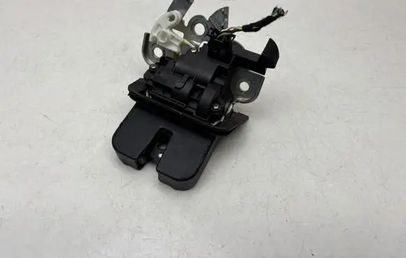 Audi A6 S6 C6 4F Tailgate/trunk/boot lock/catch/latch 8K9827505