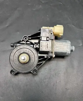 Land Rover Discovery 5 Front door window regulator motor 0130822793 E840368007 E840368007A