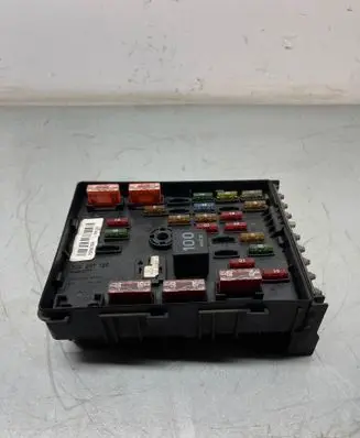 Volkswagen PASSAT B6 Fuse module 3C0937125 63592777