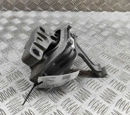 Audi Q3 F3 Engine mount bracket 5Q0199262BF