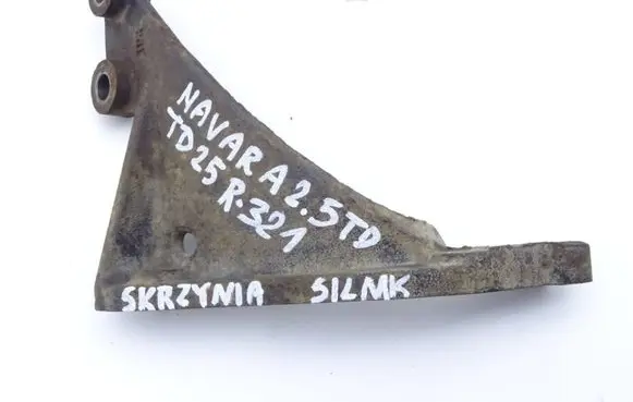 Nissan Navara D22 Engine mounting bracket
