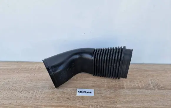 BMW X3 E83 Air intake hose/pipe 13713401555