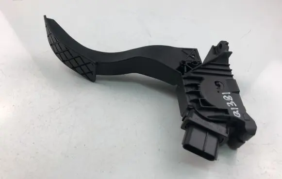 Volkswagen Golf VII Accelerator throttle pedal 5Q1723503F