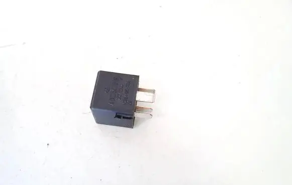 Mercedes-Benz GL X164 Other relay a0025421319 v23134-b52-x336