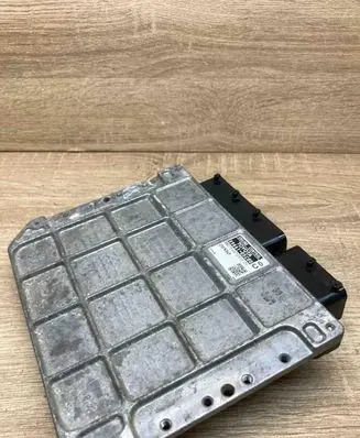 Toyota Avensis T270 Engine control unit/module ECU 8966105C00 MB2754002410