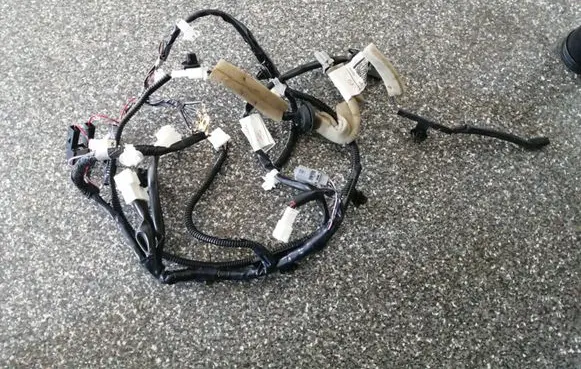 Nissan Leaf I (ZE0) Tailgate/trunk wiring harness 240283NA1B