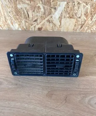BMW 5 E28 Dash center air vent grill 1367588