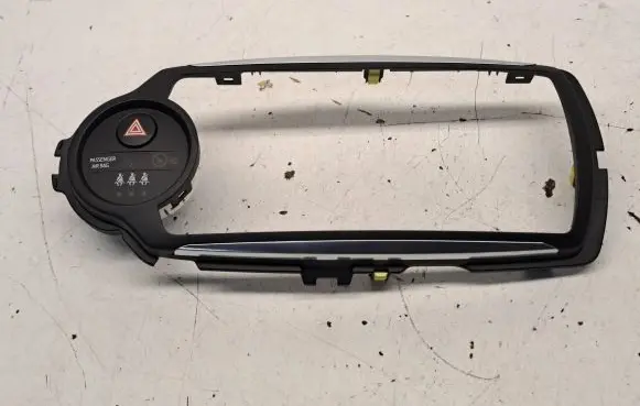 Toyota Yaris Radio/GPS head unit trim 864510D030