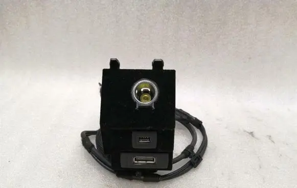 Mercedes-Benz SL R231 USB socket connector A2318202915