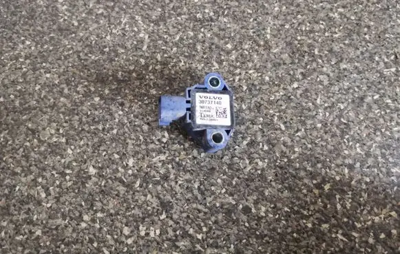 Volvo V50 Airbag deployment crash/impact sensor 30737140