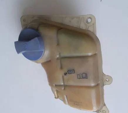Audi A4 S4 B5 8D Coolant expansion tank/reservoir 8D0121403J