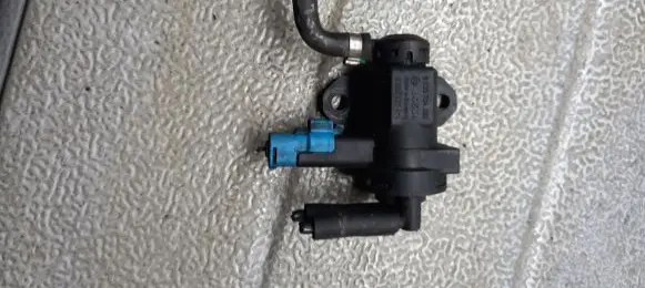 Peugeot 807 Vacuum valve 