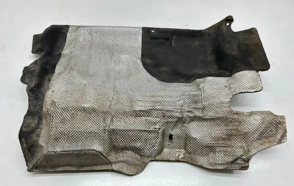 Volvo V70 Heat shield in engine bay 31420245 0094446 J613A