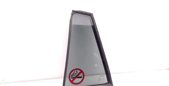 Toyota Verso Rear vent window glass 681890F010 681240F020