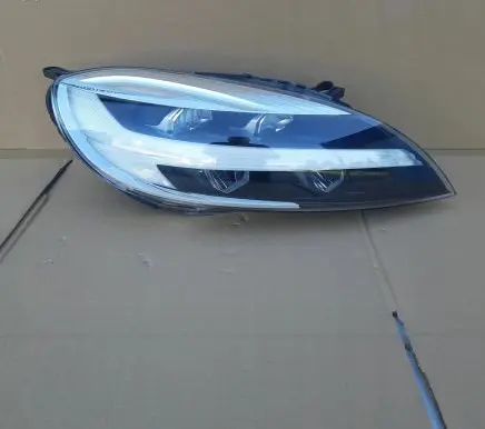 Volvo XC40 Headlight/headlamp