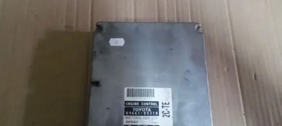 Toyota Avensis T220 Engine control unit/module 8966105310 MB1758002005 2CTE