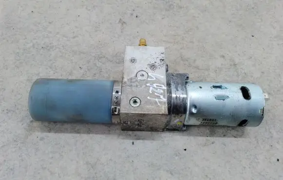 Opel Insignia A Tailgate hydraulic pump motor 1090096