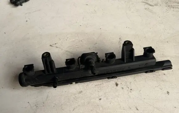 Volkswagen Polo III 6N 6N2 6NF Fuel main line pipe 030133319AA