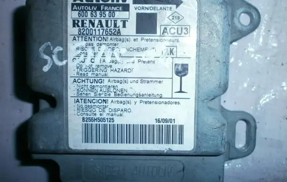 Renault Scenic I Airbag control unit/module 8200117652A 600639500