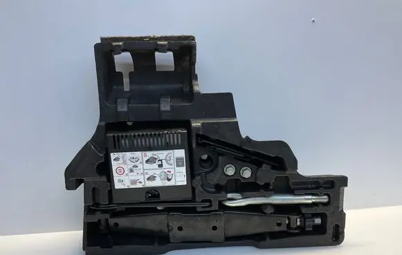 Mercedes-Benz GLK (X204) Tool set A2048981314 ZGS00703 2048981314