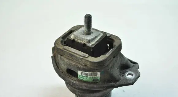 Land Rover Discovery 4 - LR4 Engine mount bracket AH226A003BA