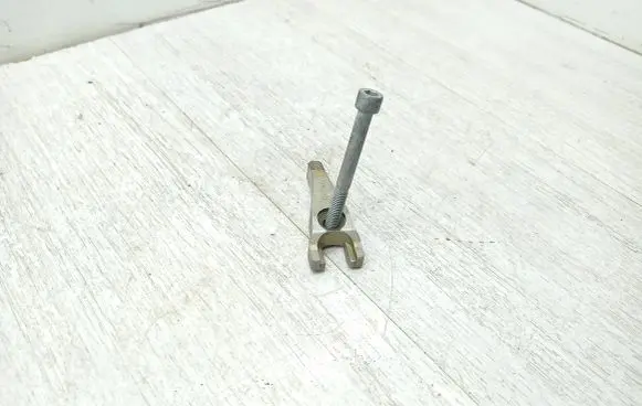 Ford Mondeo MK IV Fuel Injector clamp holder