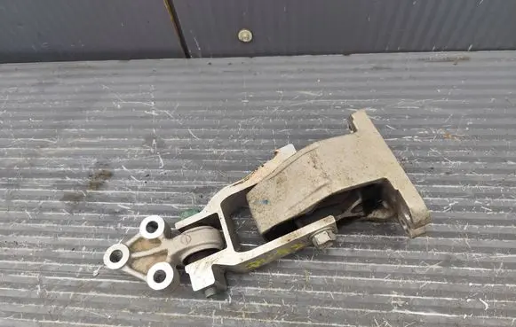 Nissan Qashqai J12 Engine mount vacuum valve QASHQAIJ12PODUSZKA